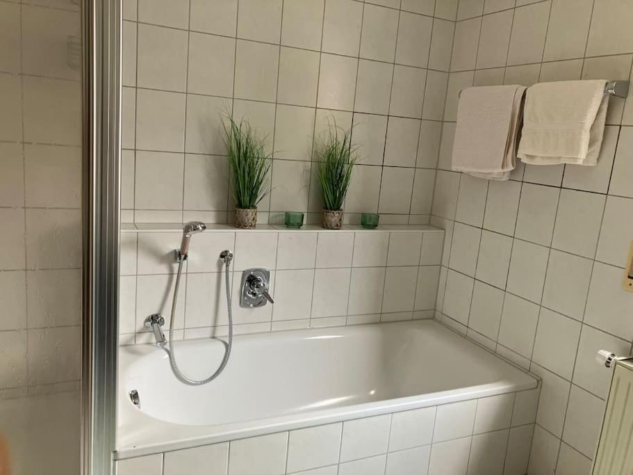 Grosszuegige, Helle 3,5 Zimmer Wohnung バーリンゲン エクステリア 写真